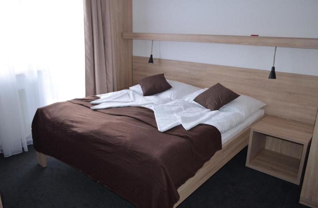 Dolni Dvur Hotel Ceska Farma מראה חיצוני תמונה