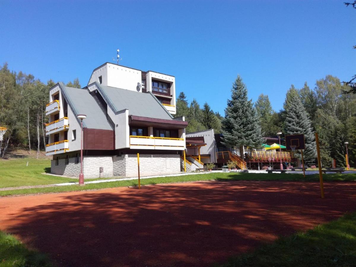 Dolni Dvur Hotel Ceska Farma מראה חיצוני תמונה